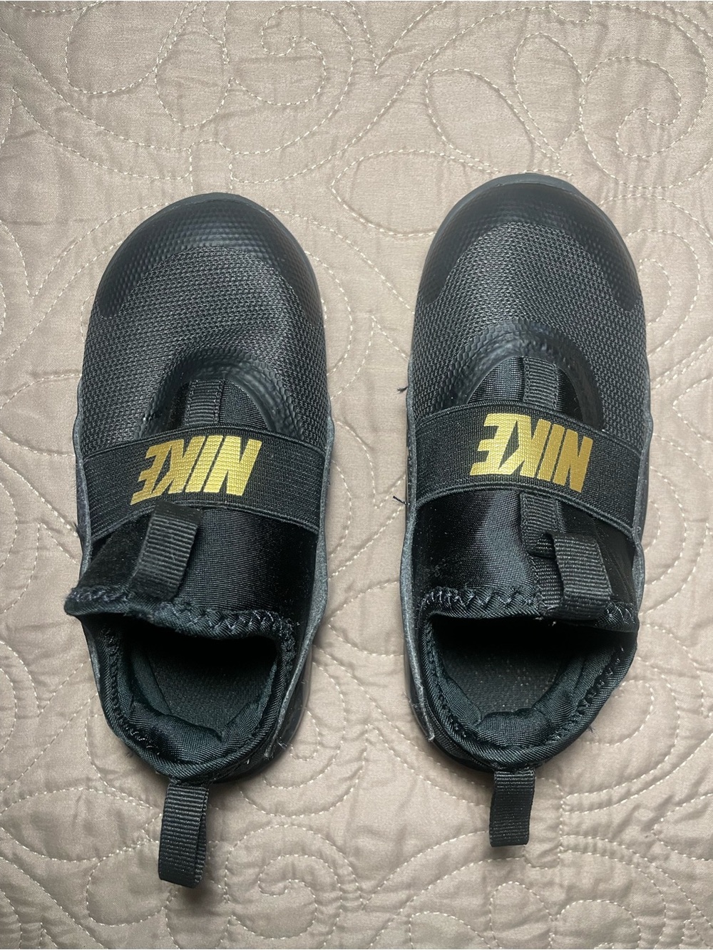 Nike Flex Runner Slip-On Sneakers Black/Gold Synthetic Low Top Kids US 10C